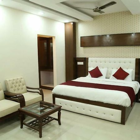 Hotel Eurasia Zirakpur Exterior photo