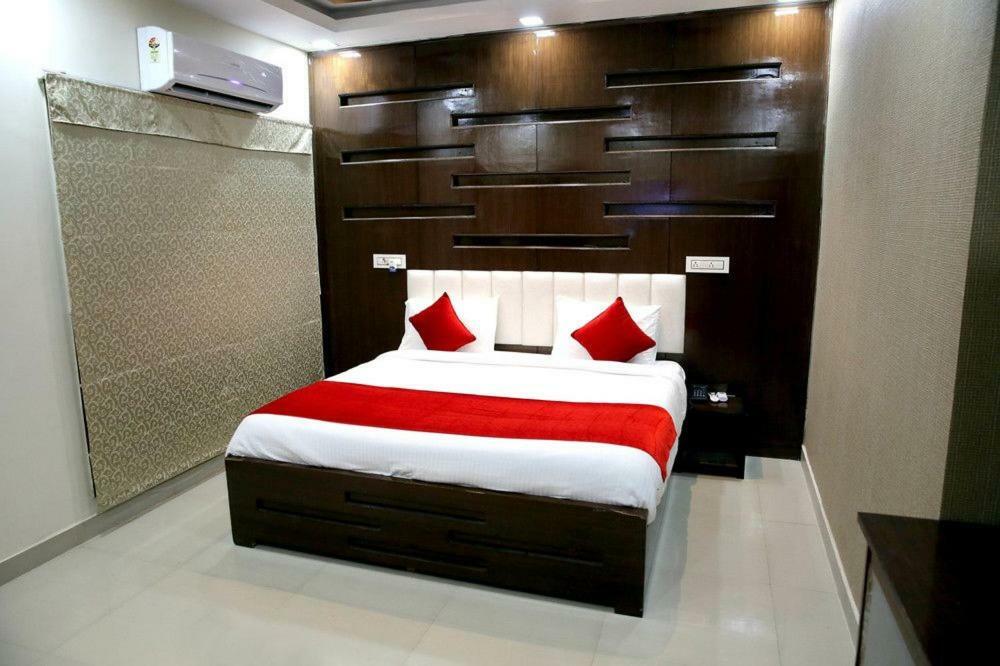 Hotel Eurasia Zirakpur Exterior photo